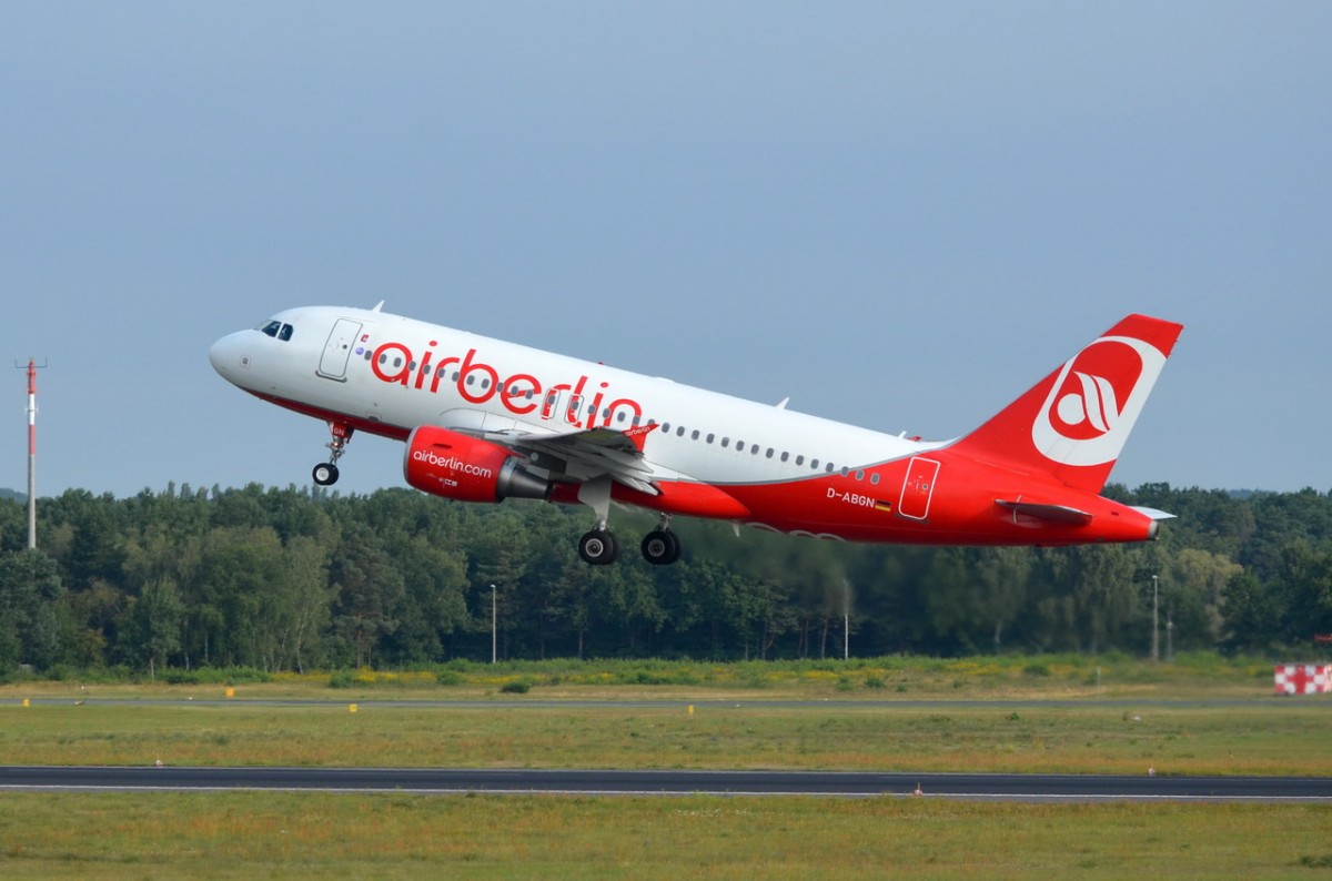 D-ABGN Air Berlin Airbus A319-112      in Tegel am 21.08.2014 gestartet