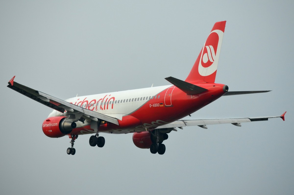 D-ABGO Air Berlin Airbus A319-112    am 21.11.2014 in Tegel beim Anflug