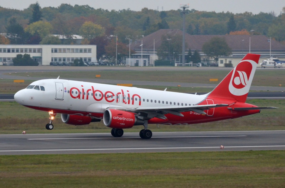 D-ABGP Air Berlin Airbus A319-112   in Tegel beim Start am 14.10.2014