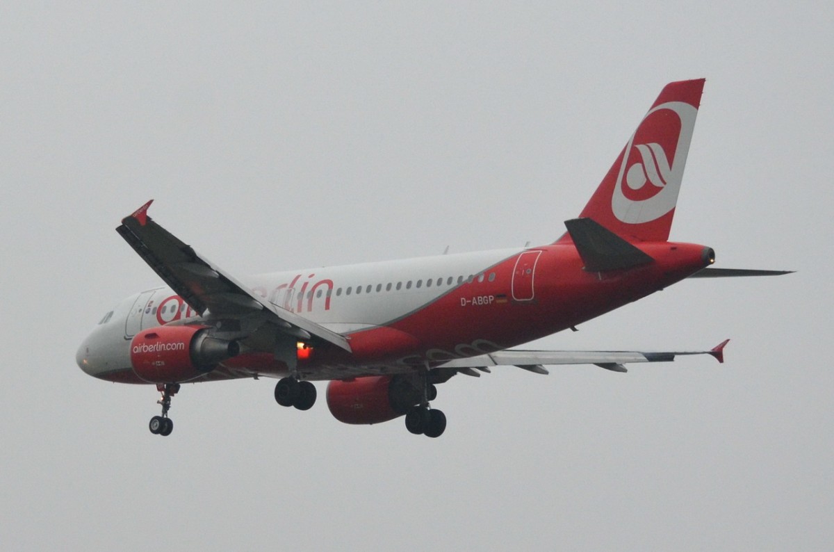 D-ABGP Air Berlin Airbus A319-112   auf Tegel am 13.11.2014 Landeanflug