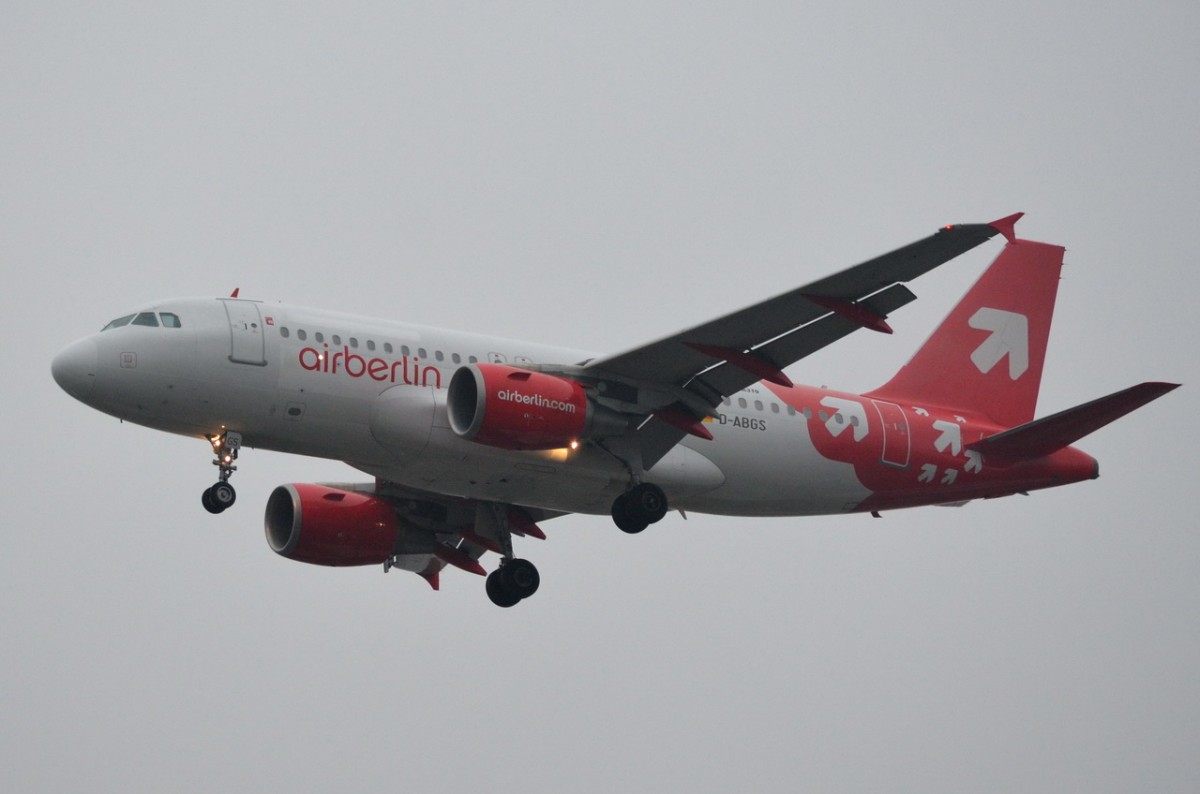 D-ABGS Air Berlin Airbus A319-112  beim Landeanflug auf Tegel am 13.11.2014
