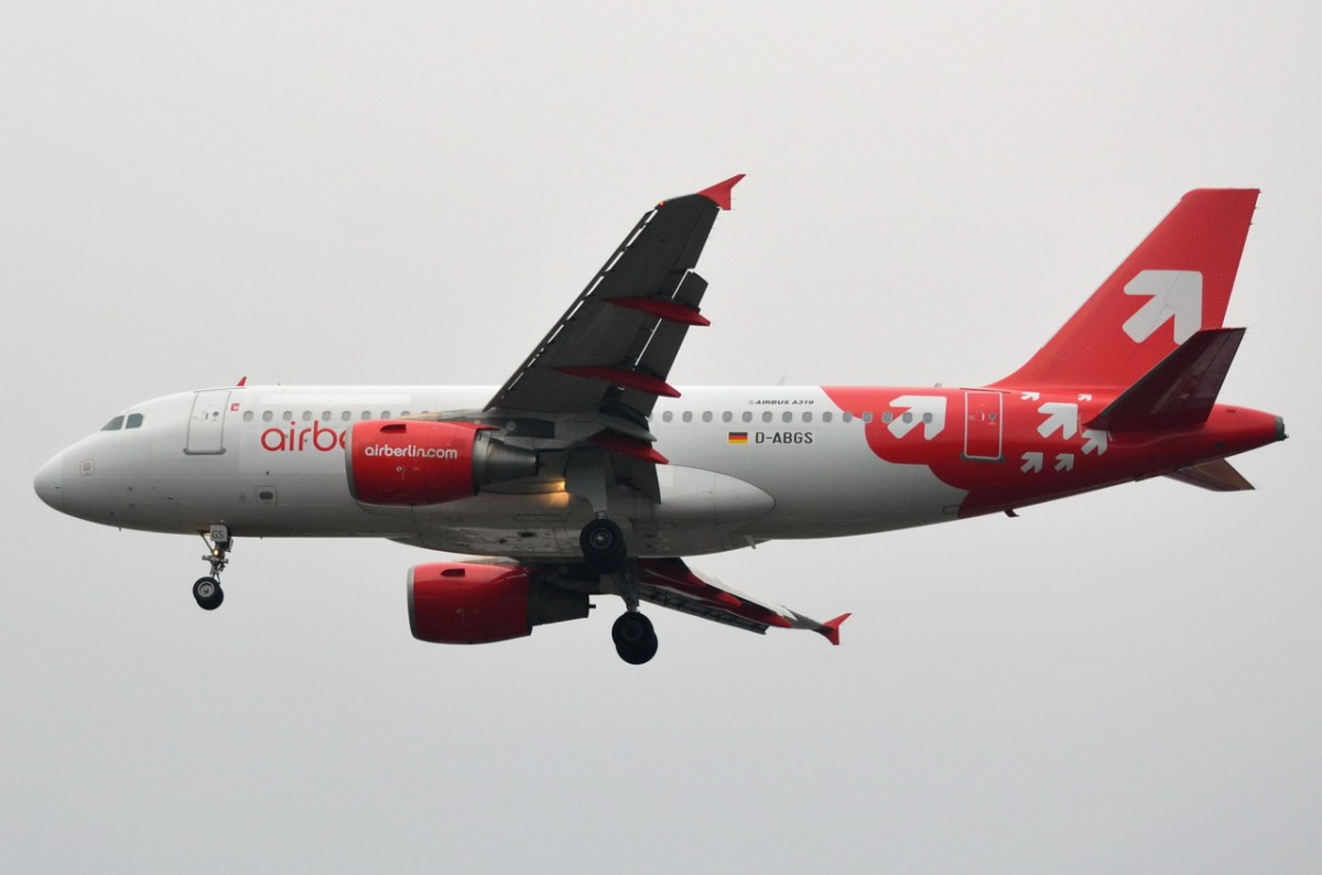 D-ABGS Air Berlin Airbus A319-112   in Tegel beim Anflug am 21.11.2014