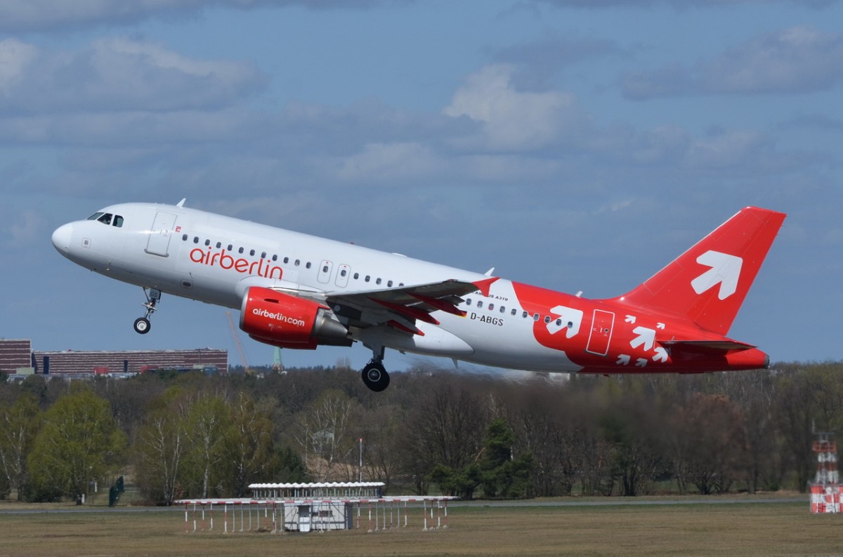 D-ABGS Air Berlin Airbus A319-112   in Tegel gestartet am 16.04.2015