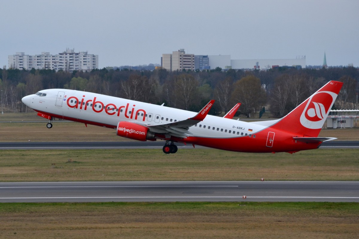 D-ABKJ Air Berlin Boeing 737-86J (WL)  in Tegel gestartet am 24.03.2014