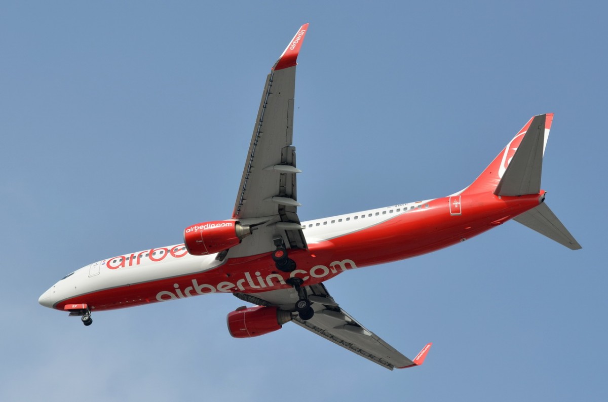 D-ABKP Air Berlin Boeing 737-86J(WL)  in Tegel am 24.03.2015 beim Anflug