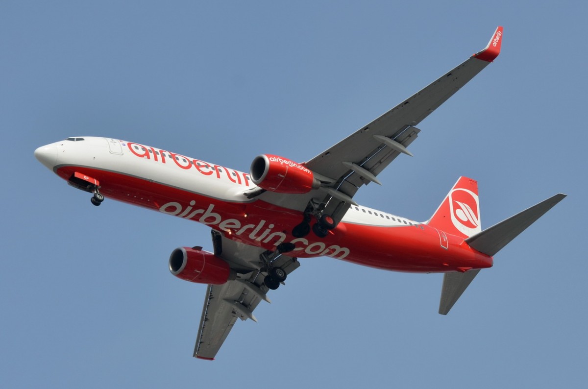 D-ABKP Air Berlin Boeing 737-86J(WL)  beim Anflug Tegel am 24.03.2015