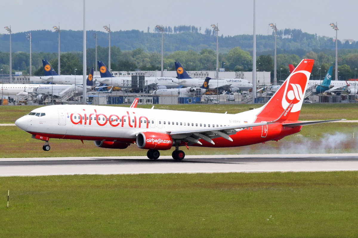 D-ABMV Air Berlin Boeing 737-86J(WL)  bei der Landung am 20.05.2016 in München
