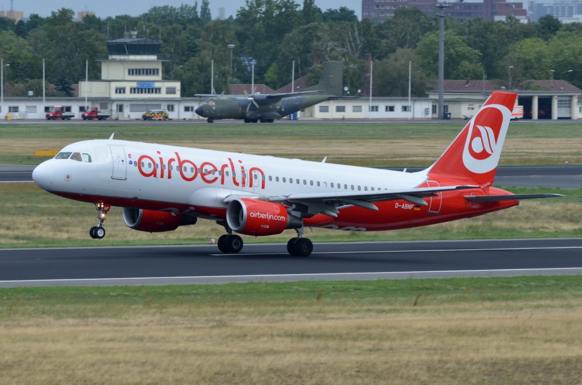 D-ABNF Air Berlin Airbus A320-214  in Tegel am 28.07.2015 beim Start