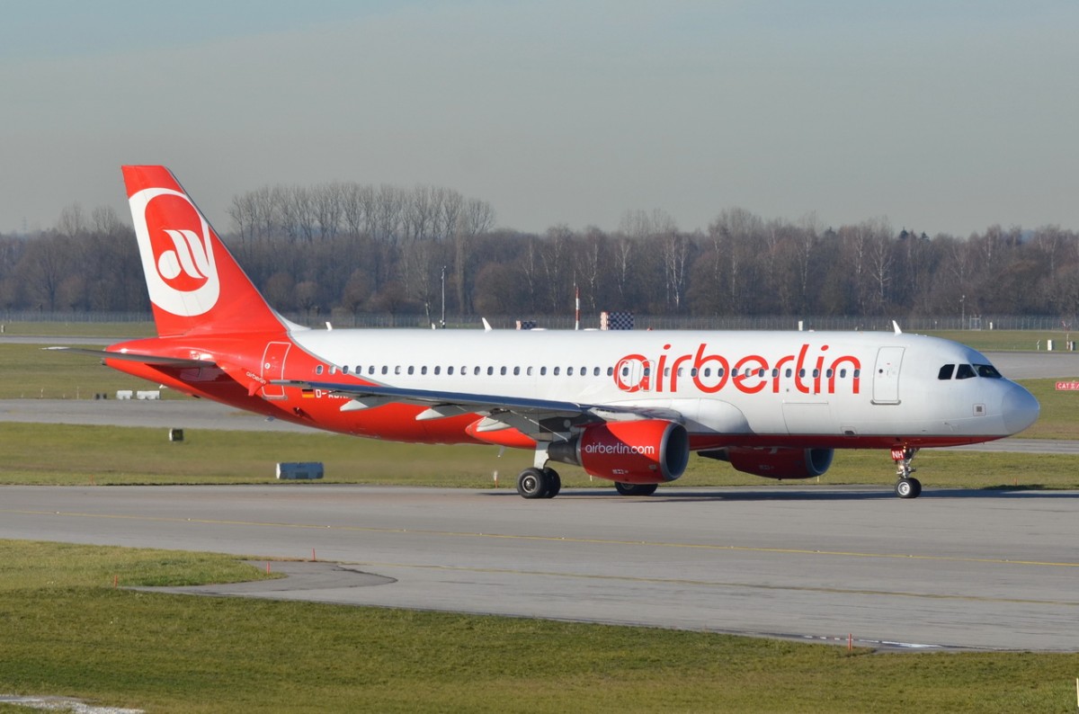 D-ABNH Air Berlin Airbus A320-214   am 07.12.2015 in München zum Start