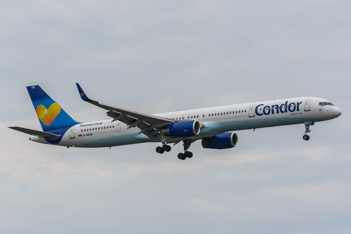 D-ABOB am 09.08.2015 beim Anflug auf Düsseldorf.