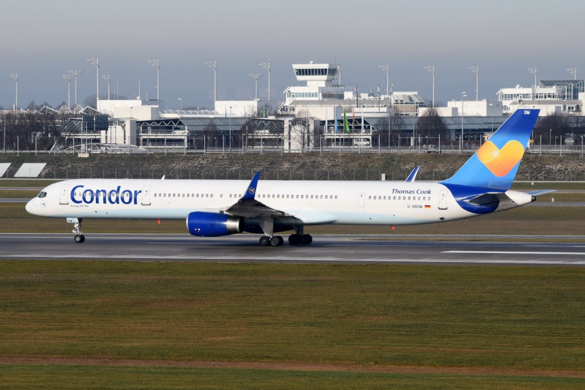 D-ABOM Condor Boeing 757-330(WL)   in München am 11.12.2015 beim Start