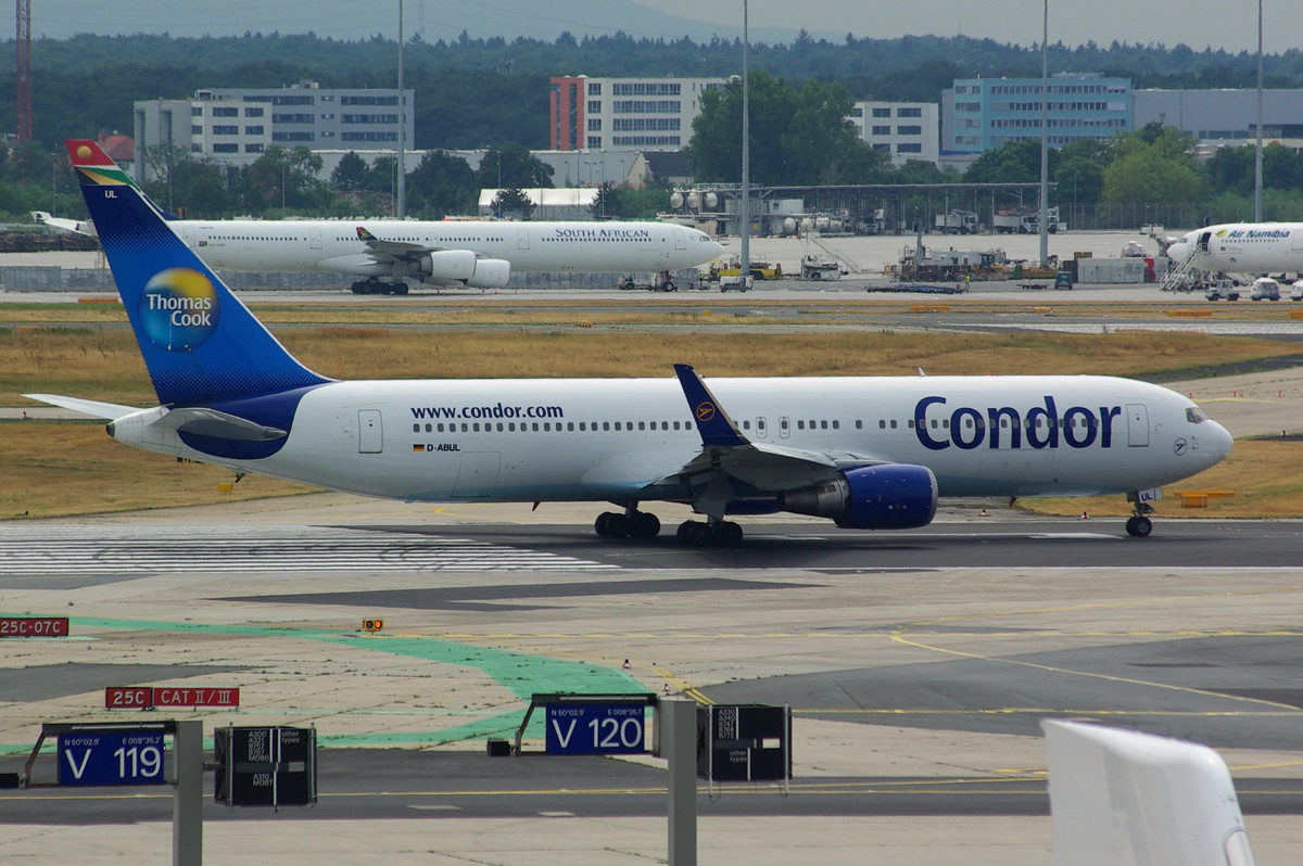 D-ABUL Condor Boeing 767-31B(ER)(WL)   08.08.2013

Flughafen Frankfurt