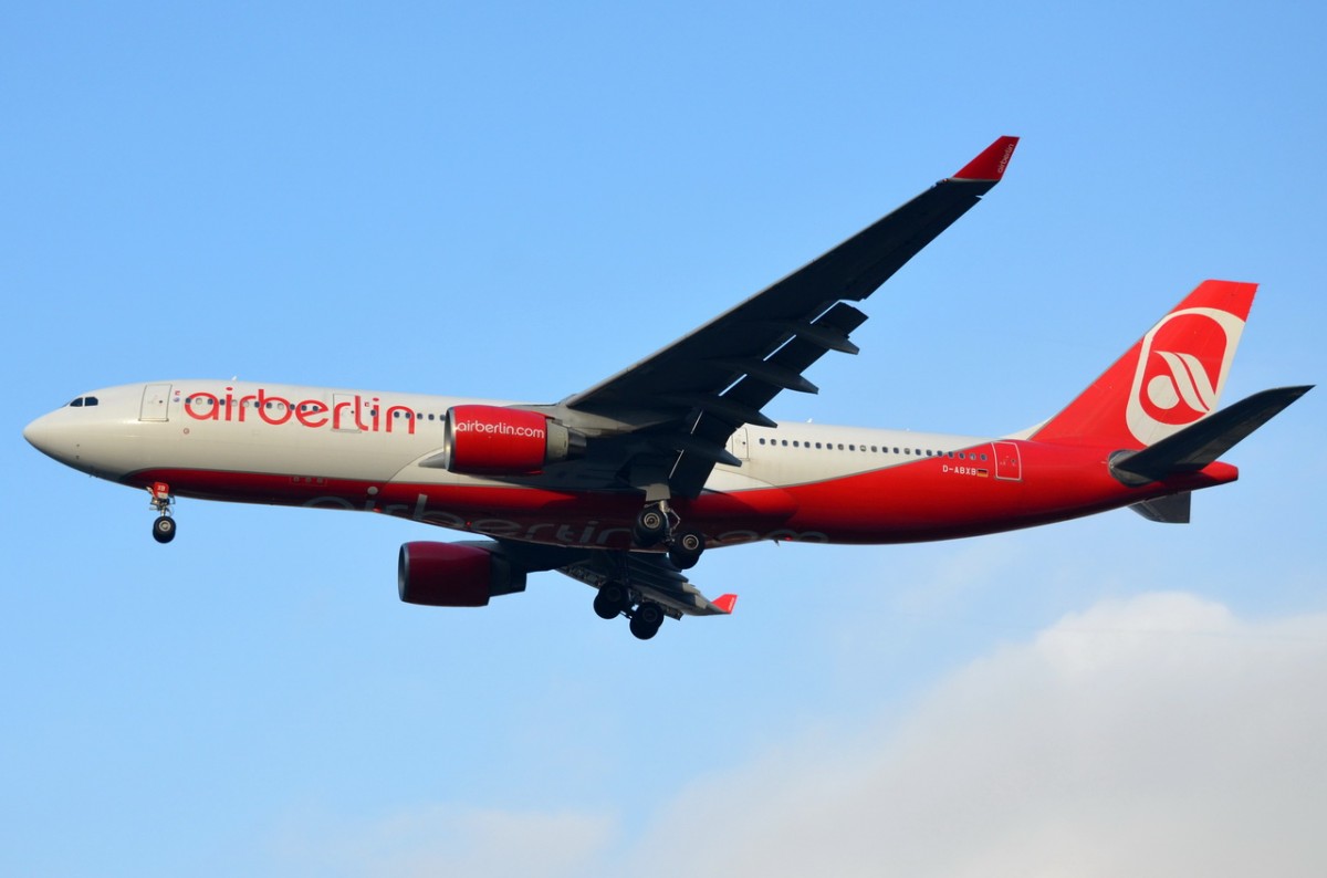 D-ABXB Air Berlin Airbus A330-223   Landeanflug auf Tegel am 21.11.2014