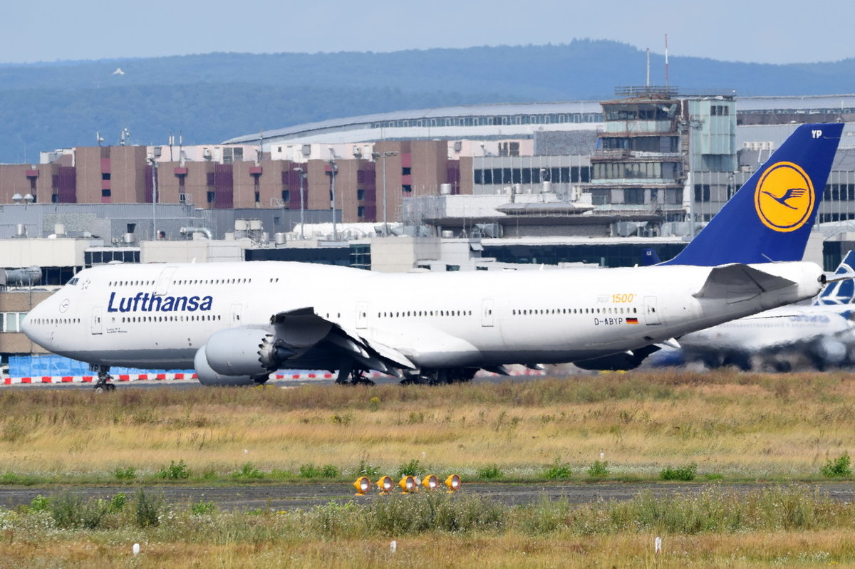 D-ABYP Lufthansa Boeing 747-830  Nordrhein-Westfalen   in Frankfurt zum Start  06.08.2016