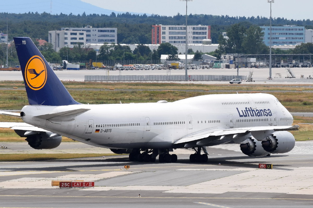 D-ABYS Lufthansa Boeing 747-830  Dresden   zum Start am 01.08.2016 in Frankfurt