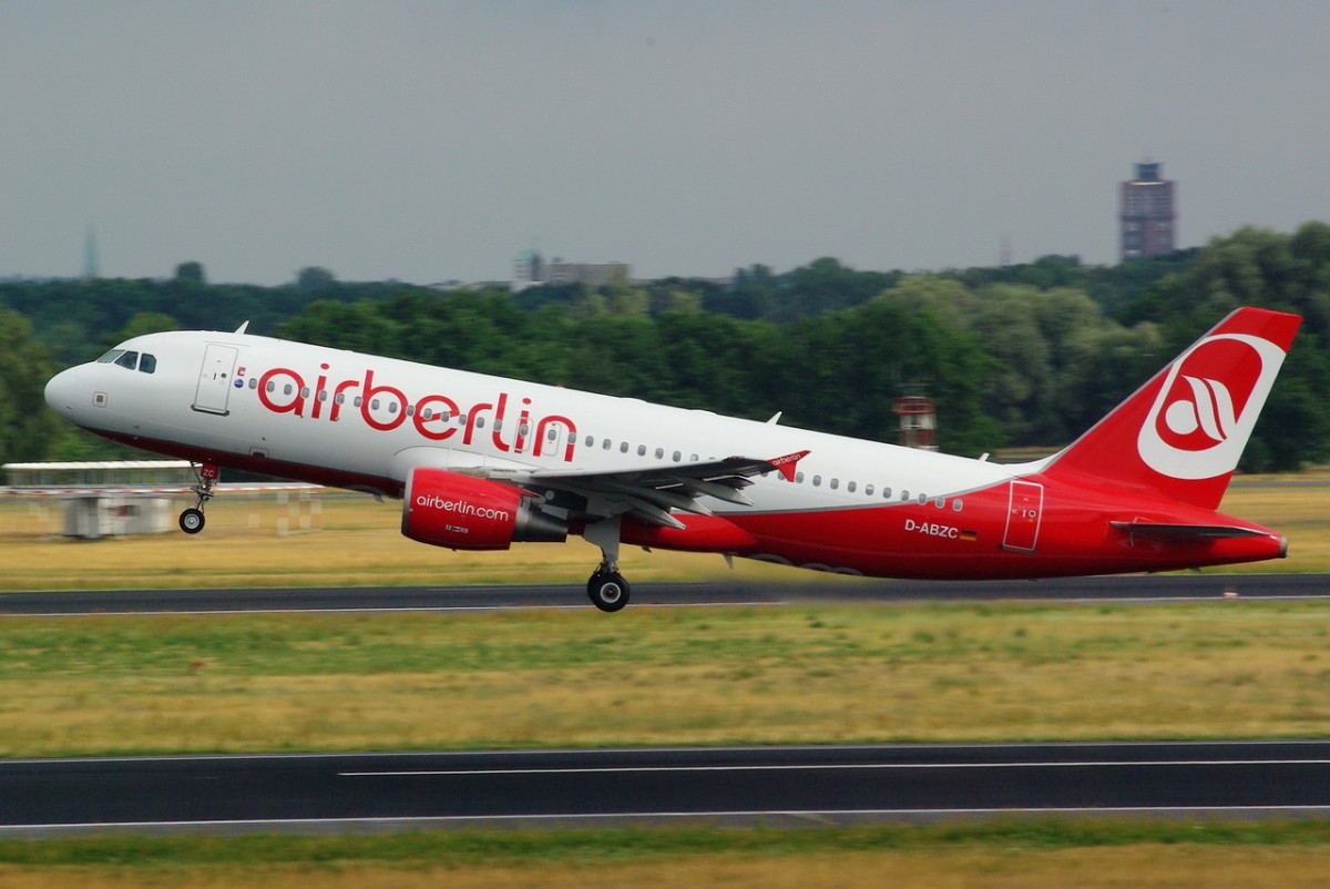 D-ABZC Air Berlin Airbus A320-216   gestartet in Tegel am 08.07.2015