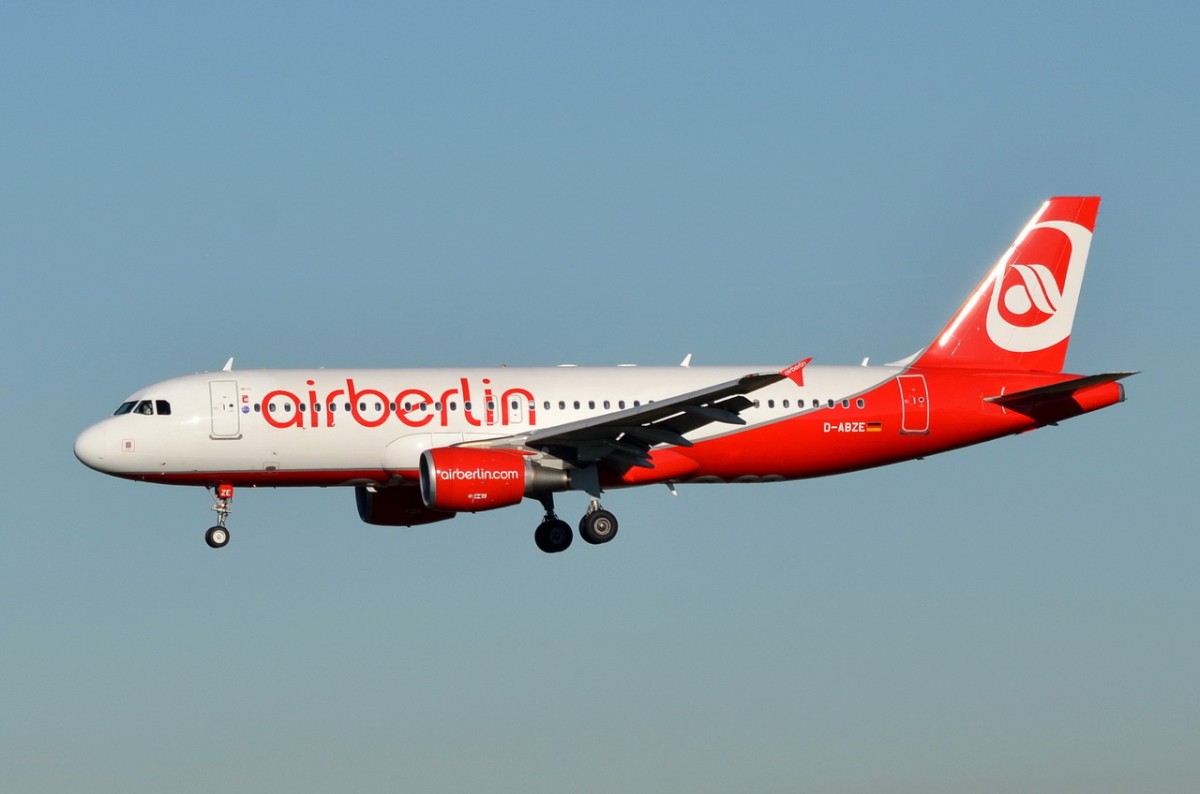 D-ABZE Air Berlin Airbus A320-216   beim Anflug auf München am 07.12.2015