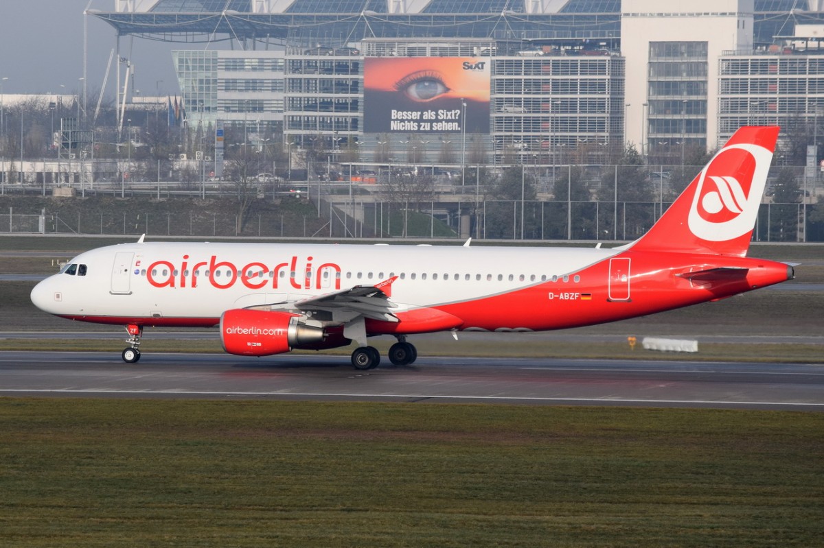 D-ABZF Air Berlin Airbus A320-216  am 11.12.2015 beim Start in München