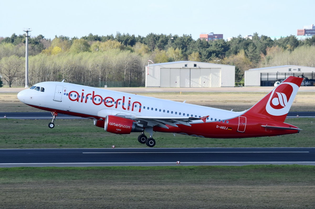 D-ABZJ Air Berlin Airbus A320-216   abgehoben in Tegel am 20.04.2016