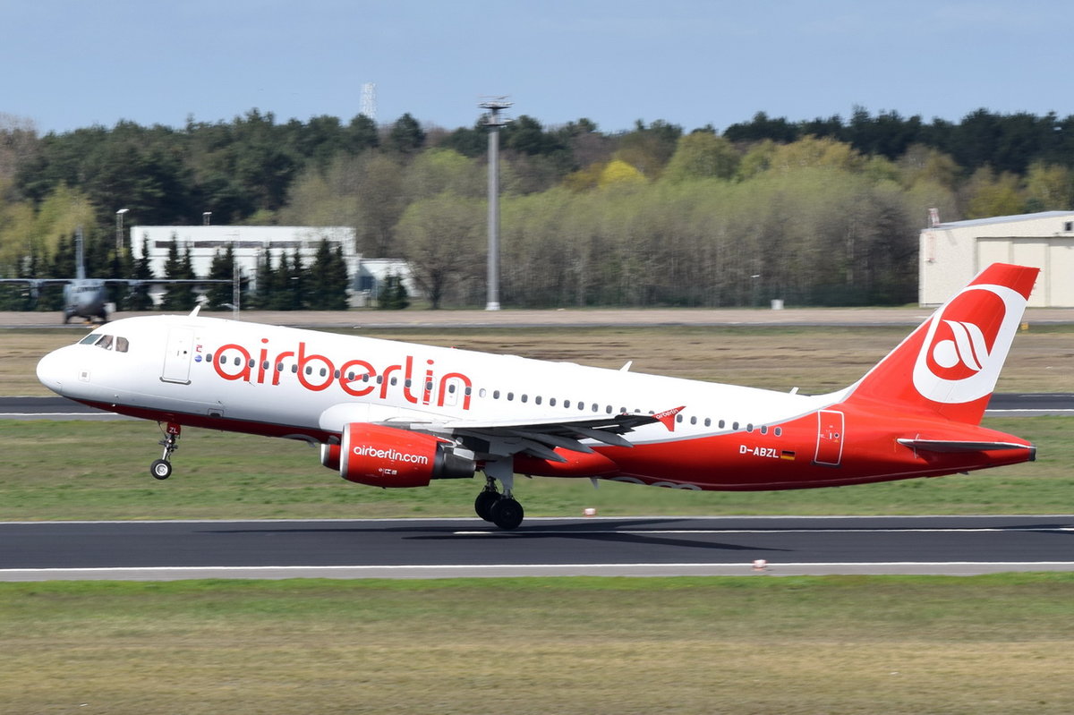 D-ABZL Air Berlin Airbus A320-216   am 20.04.2016 in Tegel beim Start


