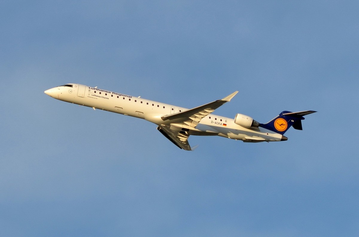 D-ACKA Lufthansa CityLine Canadair CL-600-2D24 Regional Jet CRJ-900LR  gestartet am 05.12.2015 in München