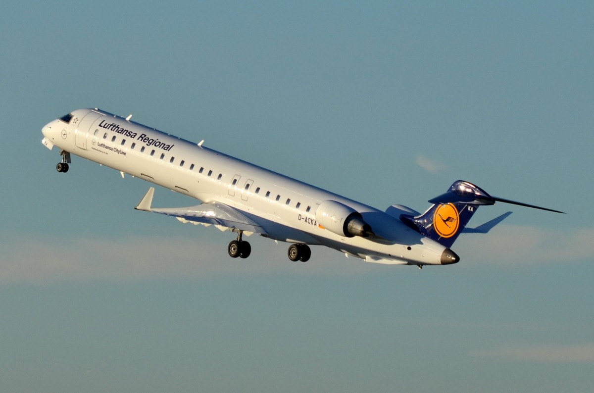 D-ACKA Lufthansa CityLine Canadair CL-600-2D24 Regional Jet CRJ-900LR  gestartet am 07.12.2015 in München