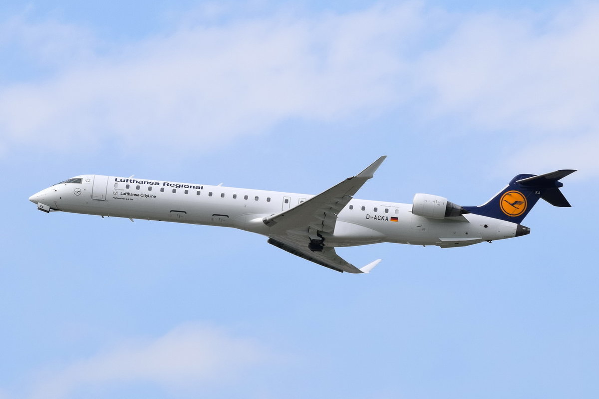 D-ACKA Lufthansa CityLine Canadair CL-600-2D24 Regional Jet CRJ-900LR  am 14.05.2016 in München gestartet