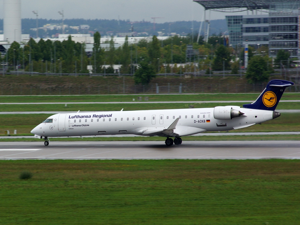 D-ACKB Lufthansa CityLine Canadair CL-600-2D24 Regional Jet CRJ-900LR

15.09.2013   Flughafen Mnchen