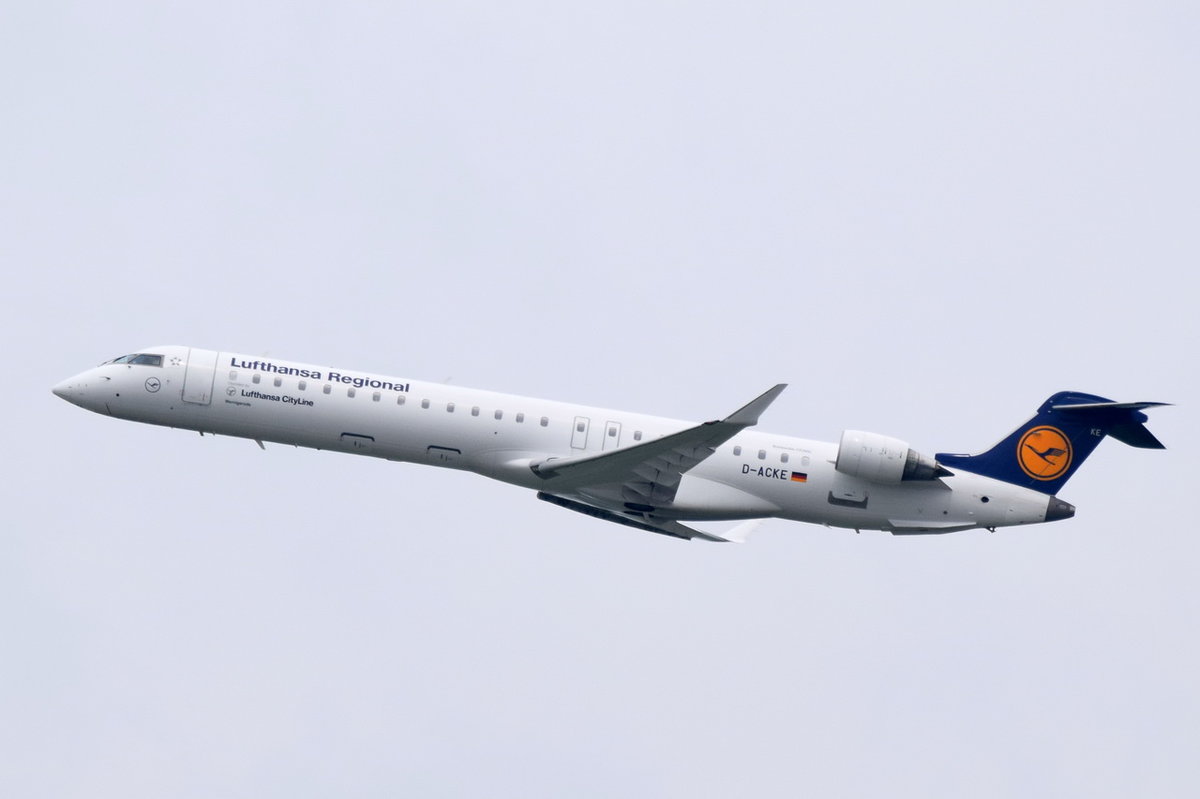D-ACKE Lufthansa CityLine Canadair CL-600-2D24 Regional Jet CRJ-900LR   in München am 14.05.2016 gestartet