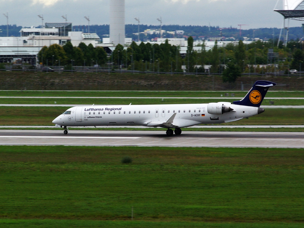 D-ACKF Lufthansa CityLine Canadair CL-600-2D24 Regional Jet CRJ-900LR  

15.09.2013  Flughafen Mnchen