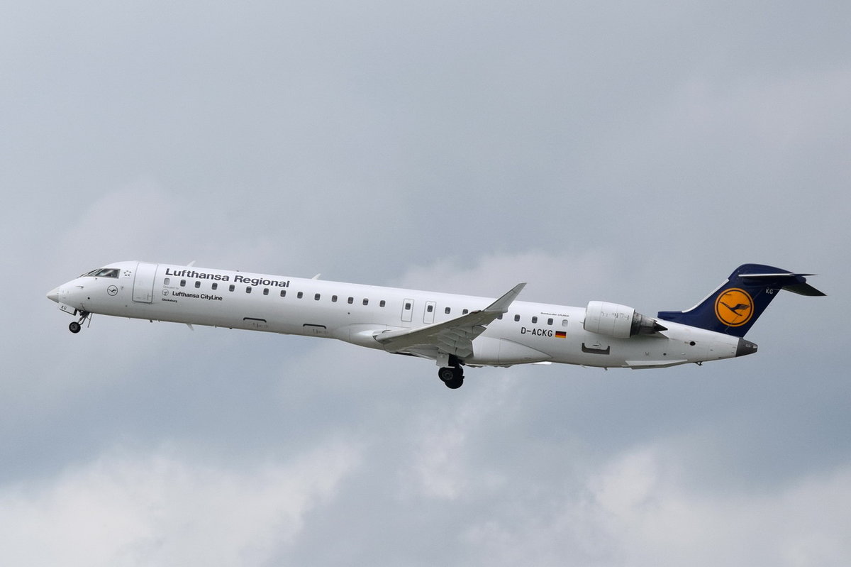 D-ACKG Lufthansa CityLine Canadair CL-600-2D24 Regional Jet CRJ-900LR   gestartet am 14.05.2016 in München