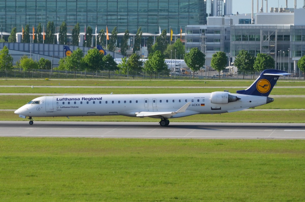 D-ACKH Lufthansa Cityline Canadair CL-600-2D24 Regional Jet CRJ-900LR  in München beim Start  10.05.2015