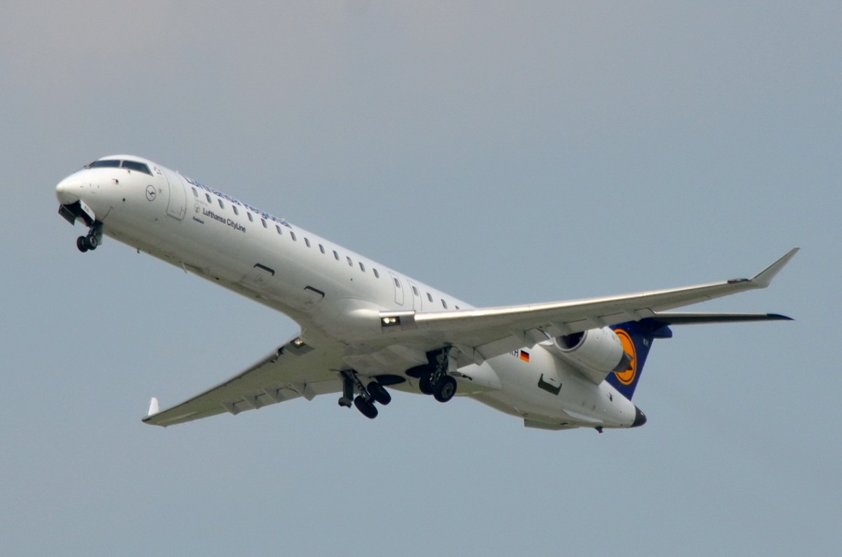 D-ACKH Lufthansa CityLine Canadair CL-600-2D24 Regional Jet CRJ-900LR  am 13.05.2015 gestartet in München