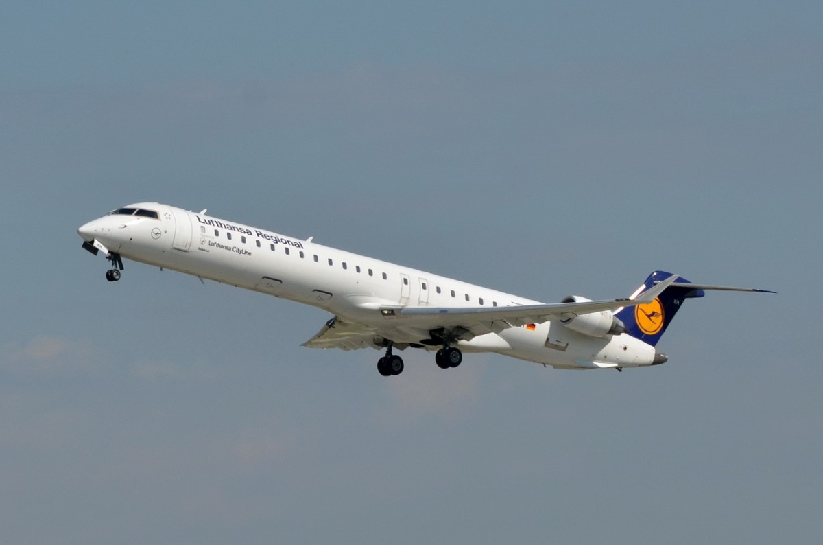 D-ACKH Lufthansa CityLine Canadair CL-600-2D24 Regional Jet CRJ-900LR  in München gestartet am 11.09.2015