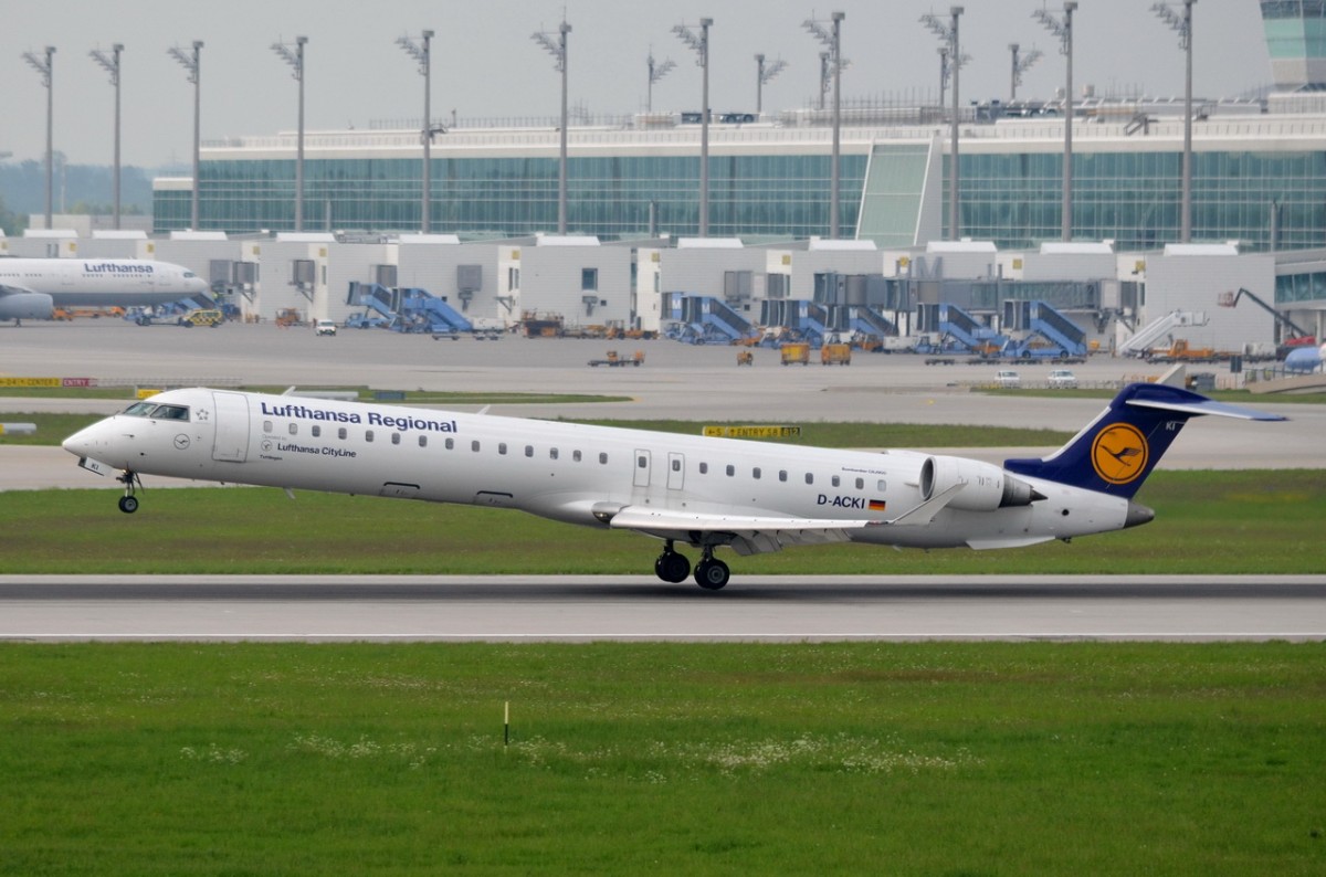 D-ACKI Lufthansa CityLine Canadair CL-600-2D24 Regional Jet CRJ-900LR  beim Start in München am 13.05.2015