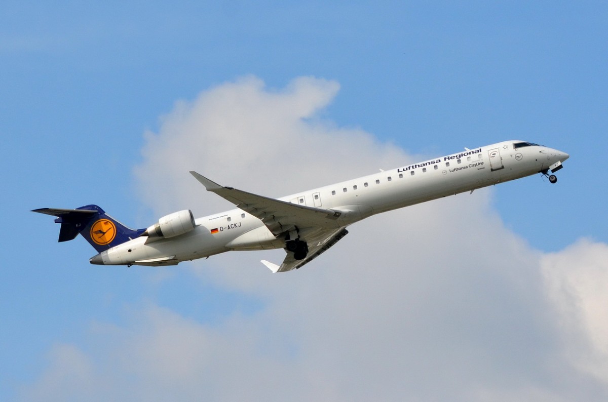 D-ACKJ Lufthansa CityLine Canadair CL-600-2D24 Regional Jet CRJ-900LR   gestartet am 10.09.2015 in München