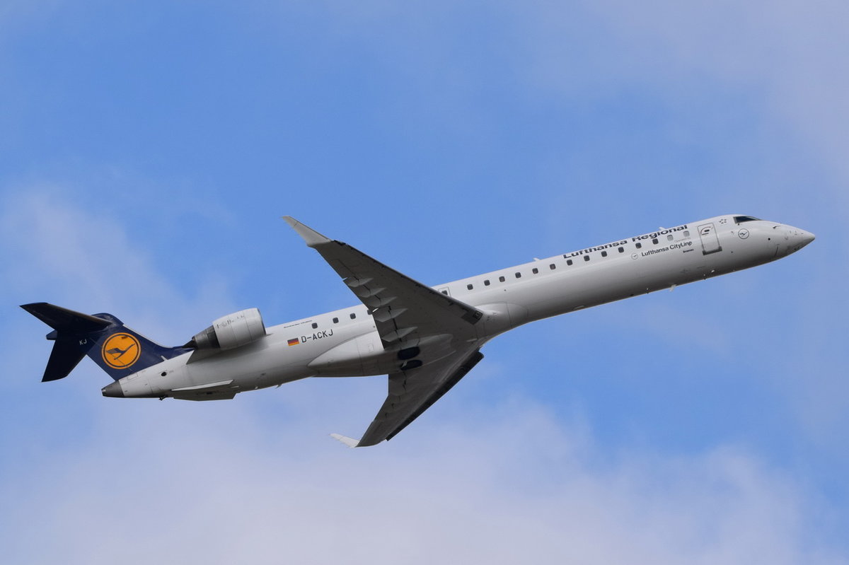 D-ACKJ Lufthansa CityLine Canadair CL-600-2D24 Regional Jet CRJ-900LR   in München gestartet am 13.10.2016