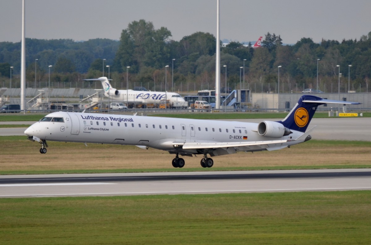 D-ACKK Lufthansa CityLine Canadair CL-600-2D24 Regional Jet CRJ-900LR   vor der Landung in München   11.09.2015