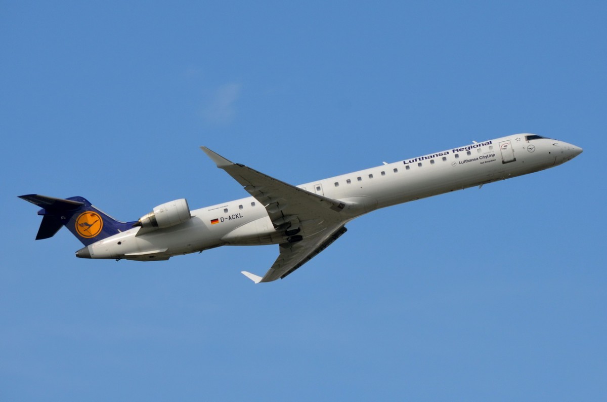 D-ACKL Lufthansa CityLine Canadair CL-600-2D24 Regional Jet CRJ-900LR  gestartet am 10.09.2015 in München