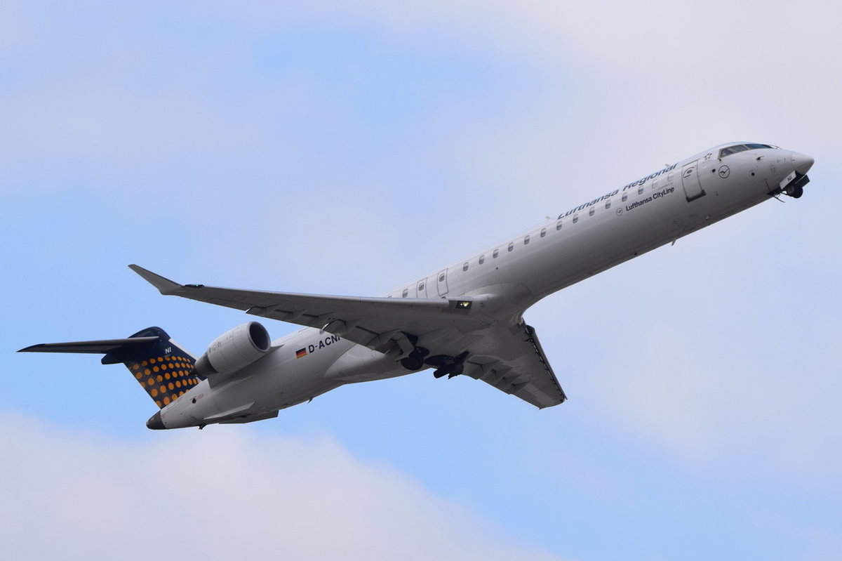 D-ACNI Eurowings Canadair CL-600-2D24 Regional Jet CRJ-900LR  am 12.10.2016 in München gestartet