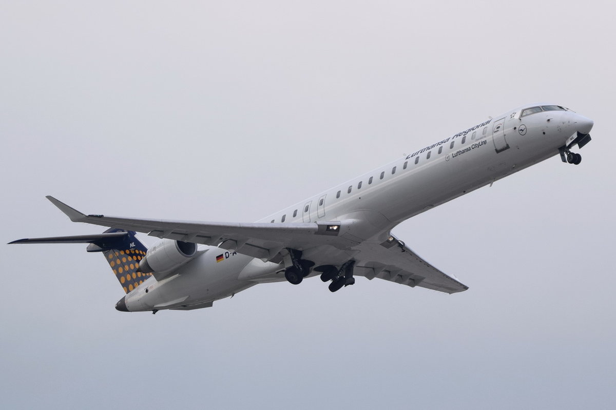 D-ACNL Eurowings Canadair CL-600-2D24 Regional Jet CRJ-900LR  gestartet am 12.10.2016 in München