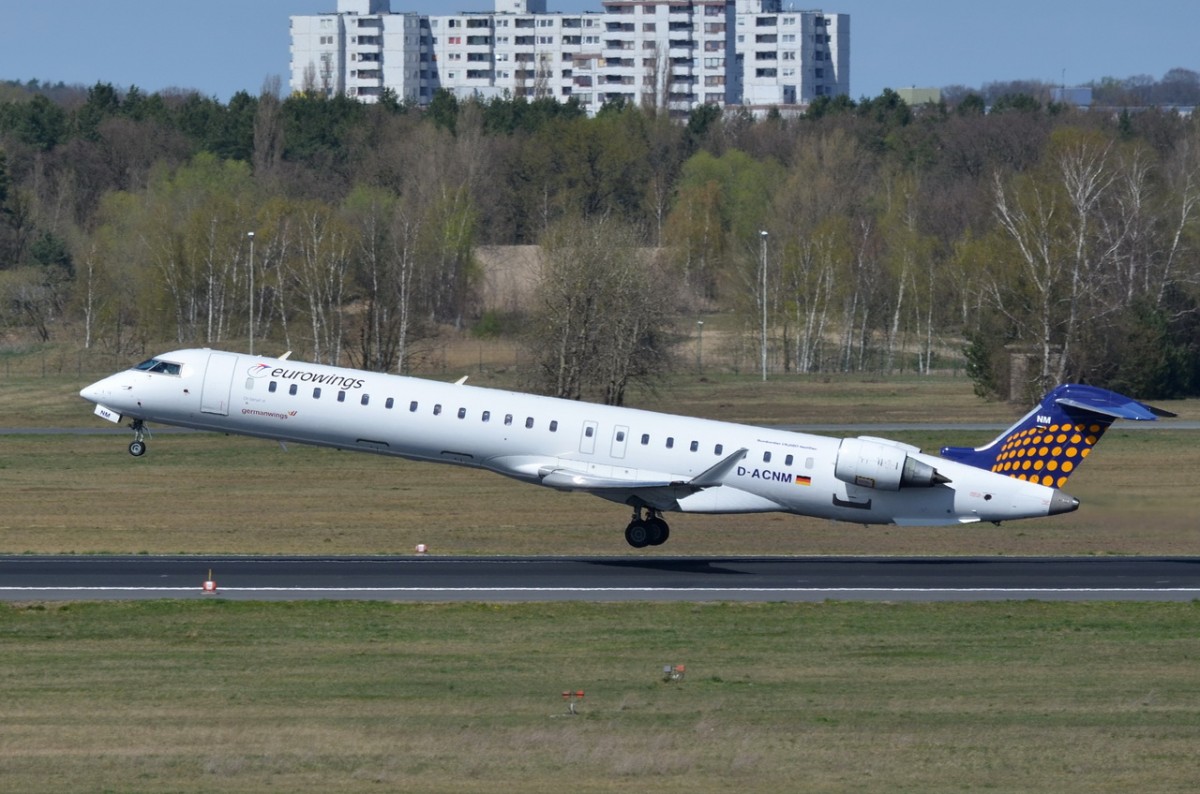 D-ACNM Eurowings Canadair CL-600-2D24 Regional Jet CRJ-900LR   am 16.04.2015 in Tegel beim Start