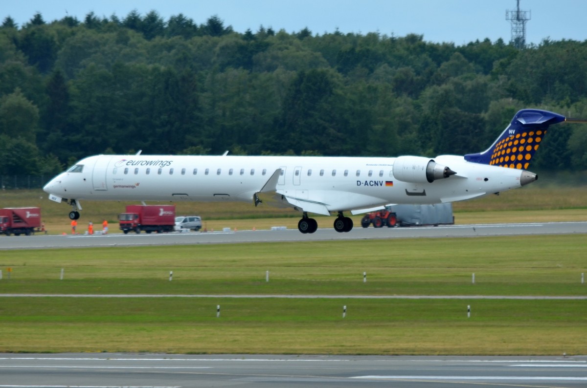 D-ACNV Eurowings Canadair CL-600-2D24 Regional Jet CRJ-900LR  in Hamburg bei der Landung am 19.06.2015