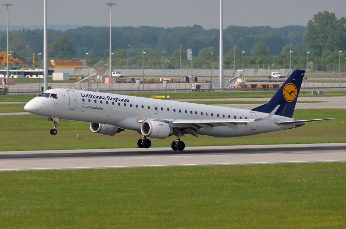 D-AEBA Lufthansa CityLine Embraer ERJ-195LR (ERJ-190-200 LR)  bei der Landung in München  14.05.2015