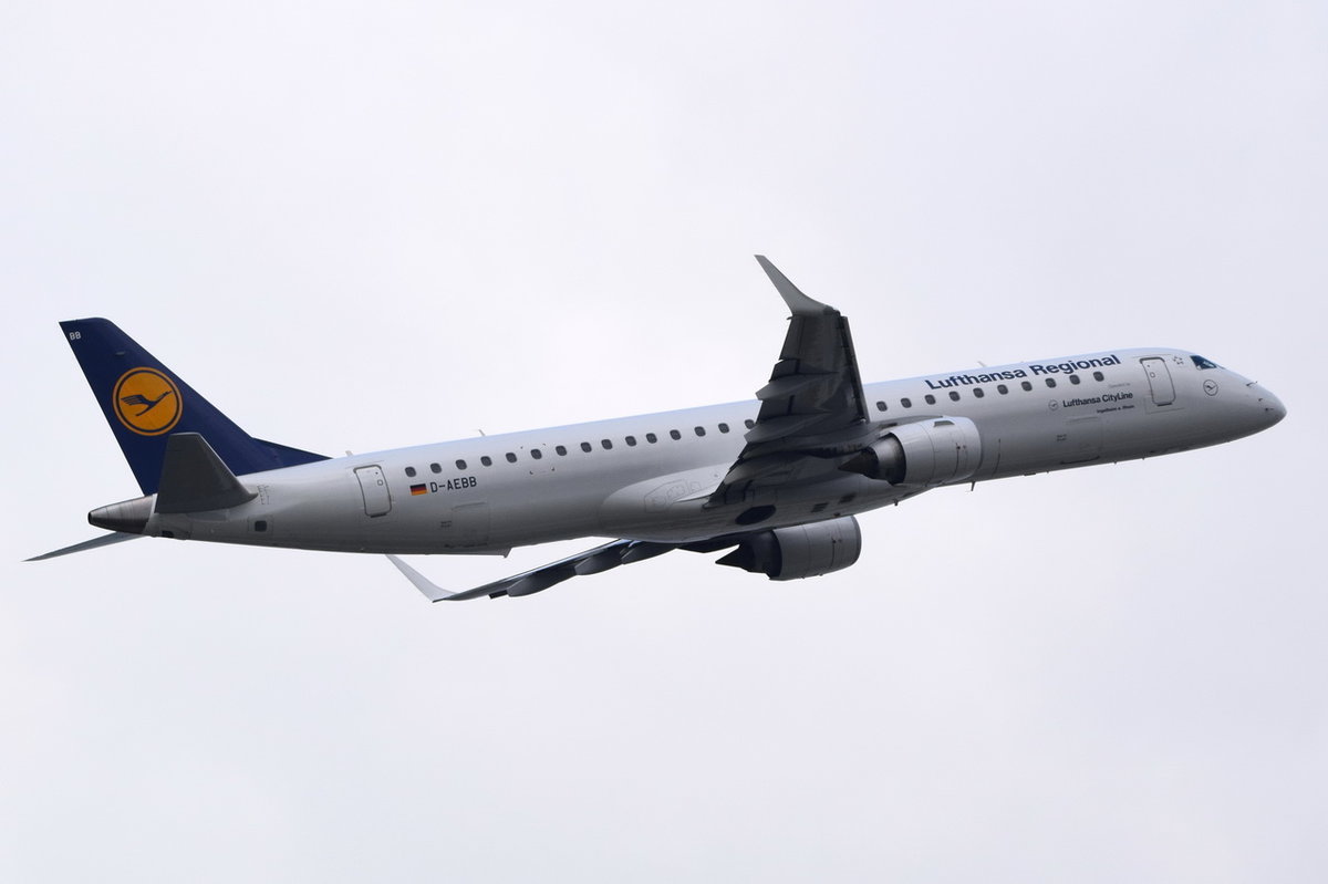 D-AEBB Lufthansa CityLine Embraer ERJ-195LR (ERJ-190-200 LR)  in München gestartet am 12.10.2016
