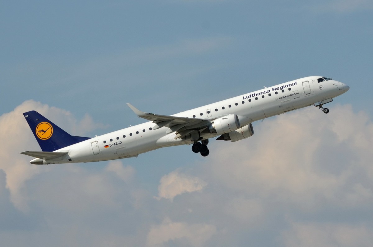 D-AEBD Lufthansa CityLine Embraer ERJ-195LR (ERJ-190-200 LR)  gestartet in München am 10.09.2015