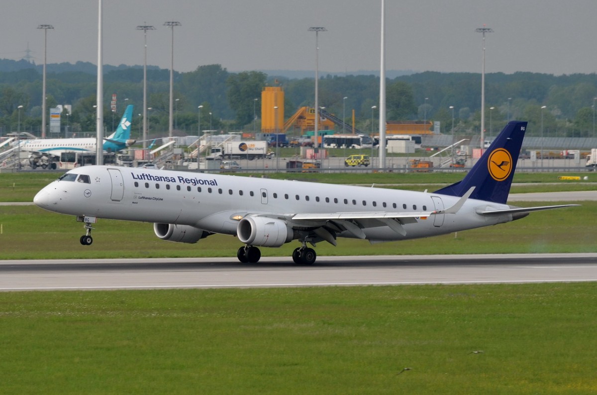 D-AEBG Lufthansa CityLine Embraer ERJ-195LR (ERJ-190-200 LR)   bei der Landung in München  14.05.2015