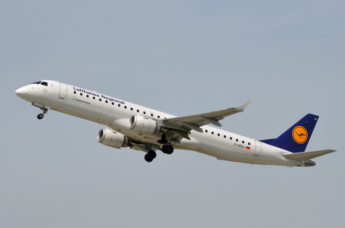 D-AEBJ Lufthansa CityLine Embraer ERJ-195LR (ERJ-190-200 LR)  in München gestartet 12.05.2015