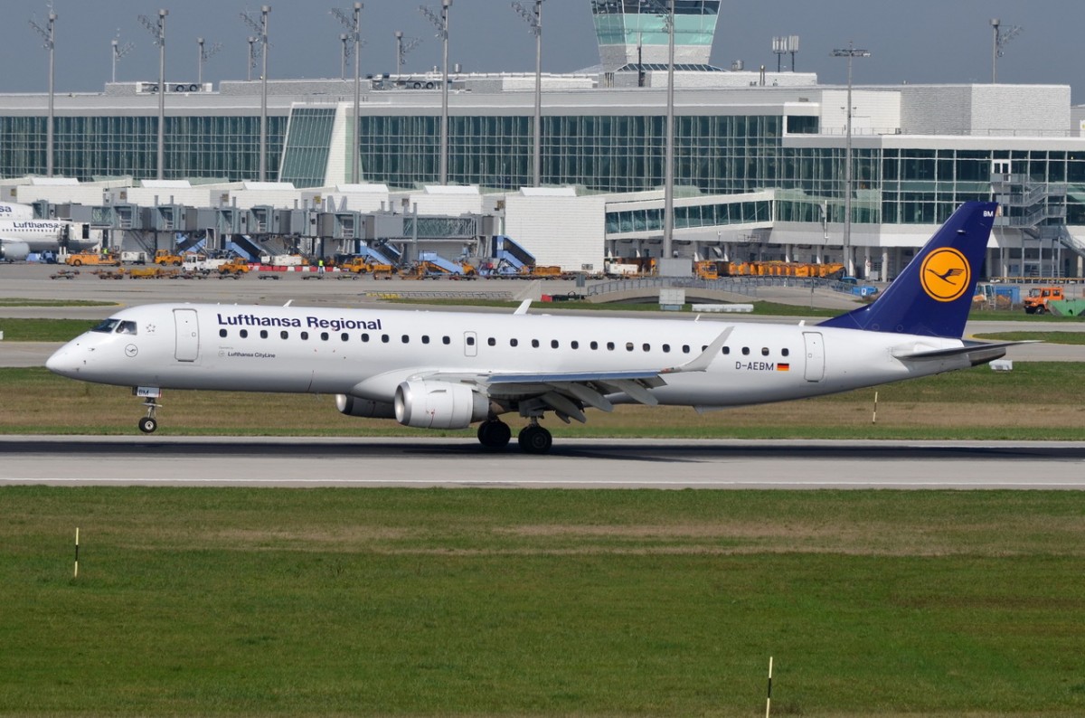 D-AEBM Lufthansa CityLine Embraer ERJ-195LR (ERJ-190-200 LR)  am 11.09.2015 in München bei der Landung