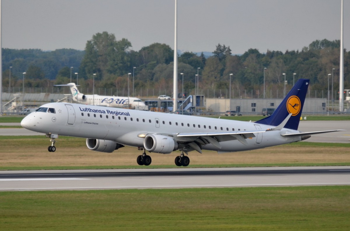 D-AEBP Lufthansa CityLine Embraer ERJ-195LR (ERJ-190-200 LR)   vor der Landung in München  11.09.2015